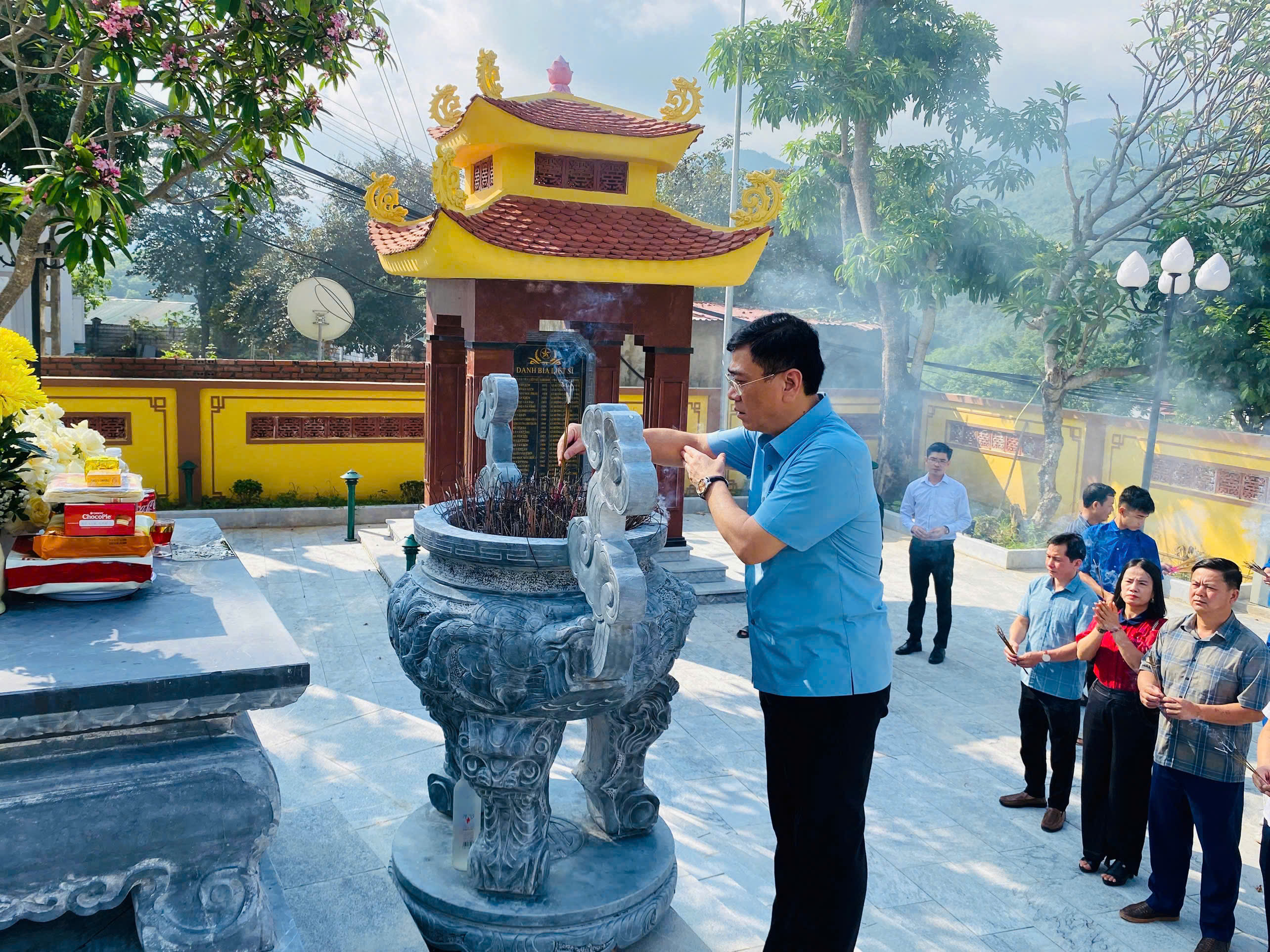 Anh-tin-bai